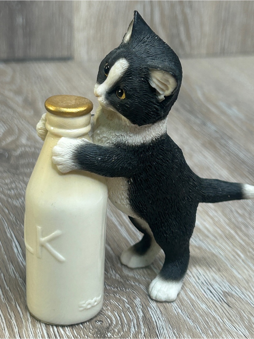 Country Artists Tuxedo Kitten Milk Bottle Figurine 01383 Vintage Black Cat